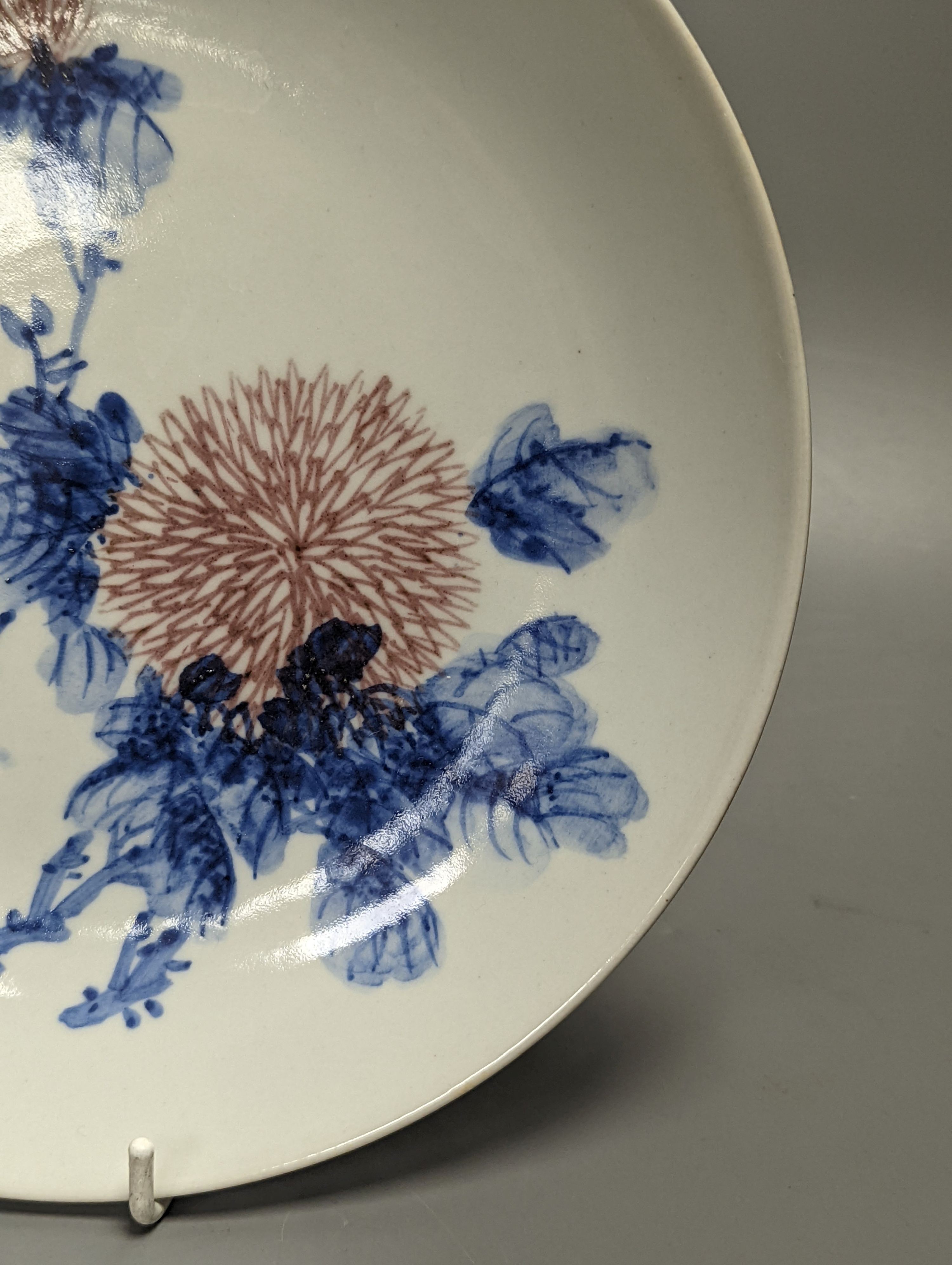 A Chinese floral saucer dish, diameter 23cm